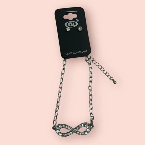 🥳 7/$10 CLEARANCE PRICE❣️ Cat Eye Bracelet & Stud Earrings set Gold - Picture 2 of 2